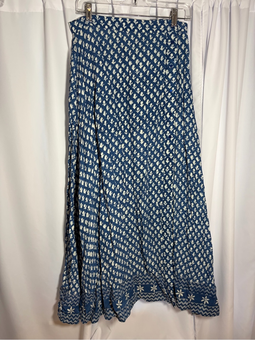 MAISON HOTEL Blue & White Flower Maxi Skirt size Large